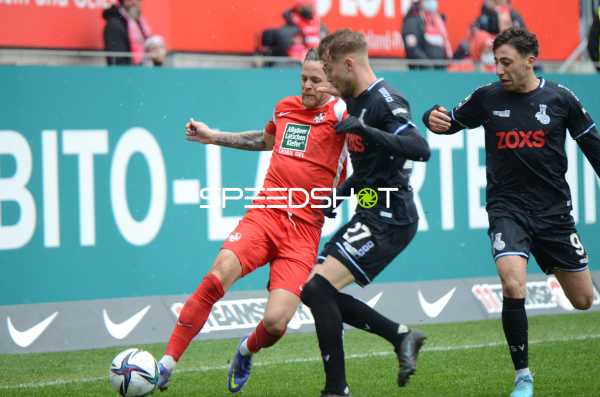 Fußball I Herren I Saison 2021-2022 I 3.Liga I 32.Spieltag I 1. FC Kaiserslautern - MSV Duisburg I 02.04.2022 Im Zweikampf um den Ball Mike Wunderlich (#28, 1. FC Kaiserslautern) und Niko Bretschneider (#27, MSV Duisburg)
Ort: Kaiserslautern, Germany
Datum: 02.04.2022