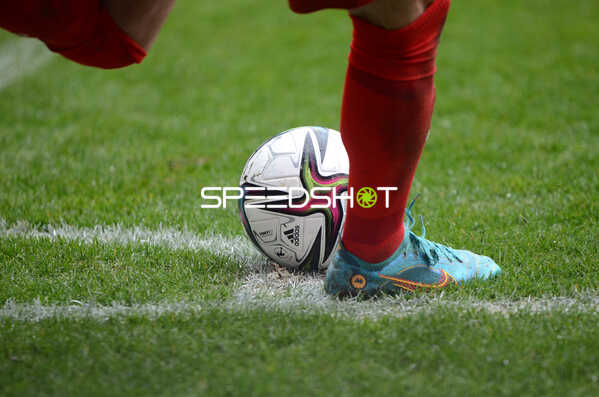 Fußball I Herren I Saison 2021-2022 I 3.Liga I 32.Spieltag I 1. FC Kaiserslautern - MSV Duisburg I 02.04.2022 Symbolbild vom Eckball
Ort: Kaiserslautern, Germany
Datum: 02.04.2022