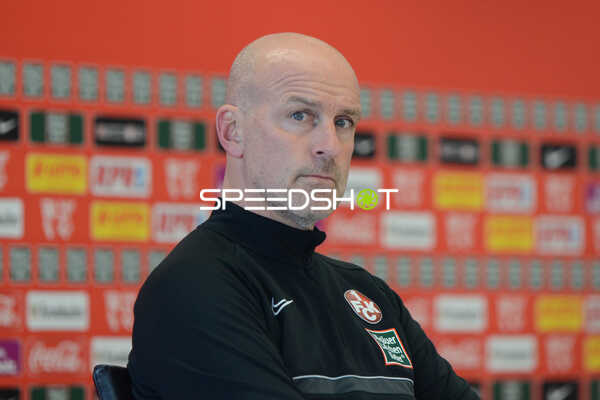 Fußball I Herren I Saison 2021-2022 I 3.Liga I 32.Spieltag I 1. FC Kaiserslautern - MSV Duisburg I 02.04.2022 Marco Antwerpen (Trainer, 1. FC Kaiserslautern) bei der Pressekonferenz
Ort: Kaiserslautern, Germany
Datum: 02.04.2022