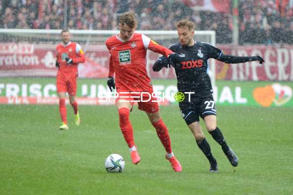 Fußball I Herren I Saison 2021-2022 I 3.Liga I 32.Spieltag I 1. FC Kaiserslautern - MSV Duisburg I 02.04.2022 Marlon Maurice Ritter (#7, 1. FC Kaiserslautern) im Laufduell mit Niko Bretschneider (#27, MSV Duisburg)
Ort: Kaiserslautern, Germany
Datum: 02.04.2022