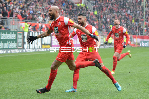 Fußball I Herren I Saison 2021-2022 I 3.Liga I 32.Spieltag I 1. FC Kaiserslautern - MSV Duisburg I 02.04.2022 Torjubel von Terrence Anthony Boyd (#13, 1. FC Kaiserslautern) nach seinem Tor zum 1:0
Ort: Kaiserslautern, Germany
Datum: 02.04.2022