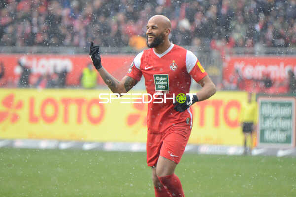 Fußball I Herren I Saison 2021-2022 I 3.Liga I 32.Spieltag I 1. FC Kaiserslautern - MSV Duisburg I 02.04.2022 Jubel von Terrence Anthony Boyd (#13, 1. FC Kaiserslautern) nach seinem Tor zum 5:0
Ort: Kaiserslautern, Germany
Datum: 02.04.2022