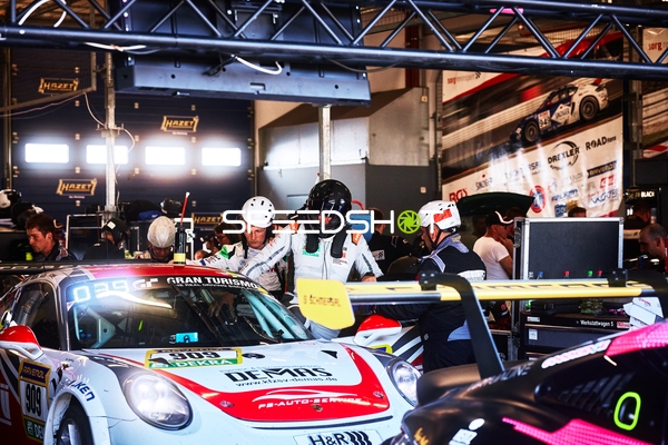 Boxenstopp beim 24h Rennen 2025 Nürburgring