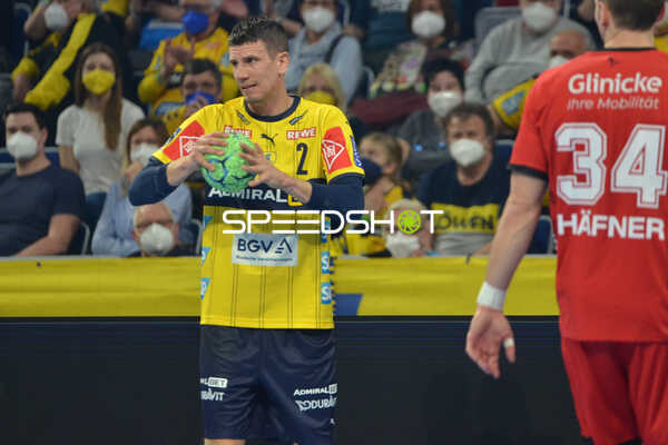 Handball I Herren I Saison 2021-2022 I Liqui Moly Handballbundesliga I 24.Spieltag I Rhein-Neckar Löwen - MT Melsungen I 13.03.2022 Andy Schmid (#2, Rhein-Neckar Löwen), v.re. Kai Häfner (#34, MT Melsungen)
Ort: Mannheim, Germany
Datum: 13.03.2022