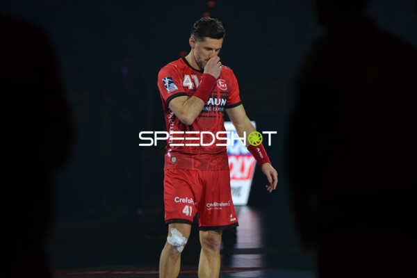 Handball I Herren I Saison 2021-2022 I Liqui Moly Handballbundesliga I 24.Spieltag I Rhein-Neckar Löwen - MT Melsungen I 13.03.2022 Alexander Petersson (#41, MT Melsungen) zu Tränen gerührt nach seiner Ehrung bei den Rhein-Neckar Löwen
Ort: Mannheim, Germany
Datum: 13.03.2022