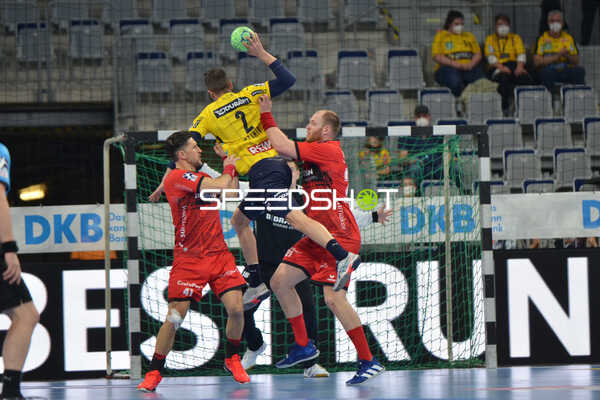 Handball I Herren I Saison 2021-2022 I Liqui Moly Handballbundesliga I 24.Spieltag I Rhein-Neckar Löwen - MT Melsungen I 13.03.2022 Andy Schmid (#2, Rhein-Neckar Löwen) gegen Alexander Petersson (#41, MT Melsungen) und Arnar Freyr Arnarsson (#21, MT Melsungen)
Ort: Mannheim, Germany
Datum: 13.03.2022