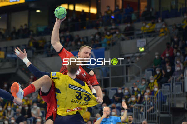 Handball I Herren I Saison 2021-2022 I Liqui Moly Handballbundesliga I 24.Spieltag I Rhein-Neckar Löwen - MT Melsungen I 13.03.2022 Wurf von Julius Kühn (#5, MT Melsungen) gegen Ymir Örn Gislason (#33, Rhein-Neckar Löwen)
Ort: Mannheim, Germany
Datum: 13.03.2022