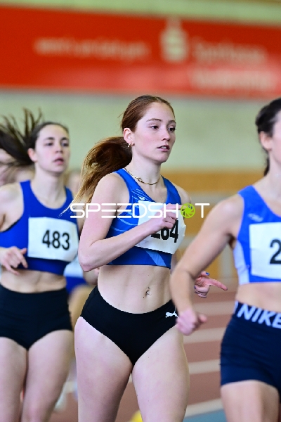 Leichtathletik-Läuferinnen mit Startnummern 483 und 209