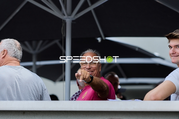 Ringside-Zone Face-Off in Heidelberg