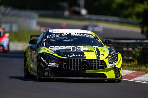 Rennfahrzeug auf der Rennstrecke