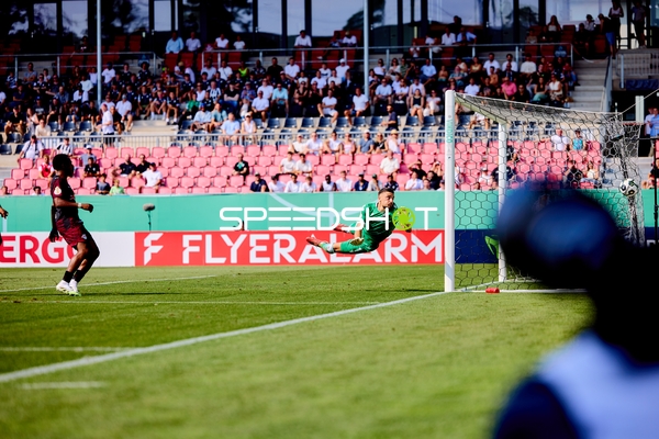 Torwartaktion am Strafraum