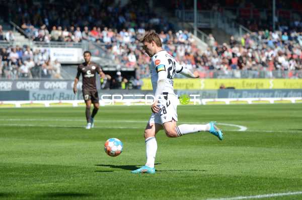 Fußball I Herren I Saison 2021-2022 I 2. Bundesliga I 30.Spieltag I SV Sandhausen - FC St. Pauli I 16.04.2022 Flanke von Tom Trybull (#28, SV Sandhausen)
Ort: Sandhausen, Germany
Datum: 16.04.2022