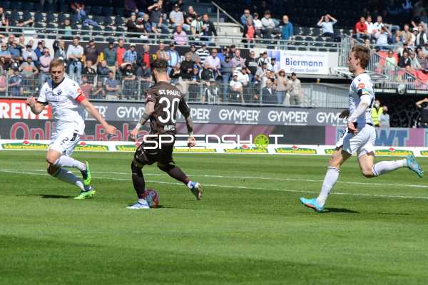 Fußball I Herren I Saison 2021-2022 I 2. Bundesliga I 30.Spieltag I SV Sandhausen - FC St. Pauli I 16.04.2022 Schuss von Marcel Hartel (#30, FC St. Pauli)
Ort: Sandhausen, Germany
Datum: 16.04.2022