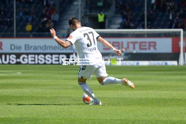 Fußball I Herren I Saison 2021-2022 I 2. Bundesliga I 30.Spieltag I SV Sandhausen - FC St. Pauli I 16.04.2022 Pascal Testroet (#37, SV Sandhausen) am Ball
Ort: Sandhausen, Germany
Datum: 16.04.2022