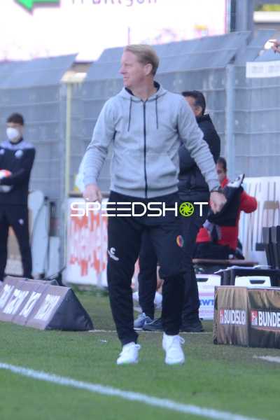Fußball I Herren I Saison 2021-2022 I 2. Bundesliga I 30.Spieltag I SV Sandhausen - FC St. Pauli I 16.04.2022 Timo Schultz (Trainer, FC St. Pauli) an der Seitenlinie
Ort: Sandhausen, Germany
Datum: 16.04.2022