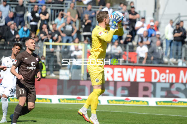Fußball I Herren I Saison 2021-2022 I 2. Bundesliga I 30.Spieltag I SV Sandhausen - FC St. Pauli I 16.04.2022