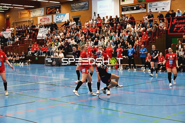 Intensiver Zweikampf zwischen Kurpfalz Bären und Mainz 05