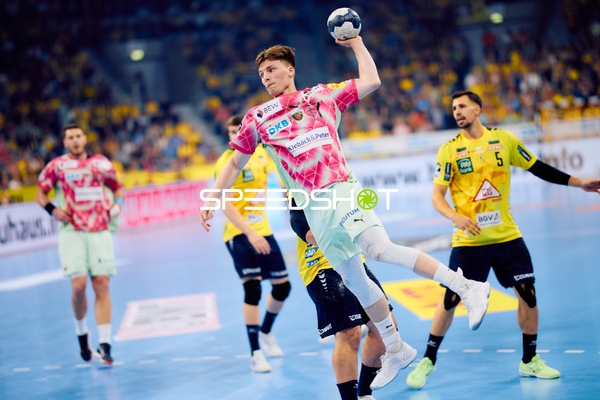 Wurf von Manuel Štrlek (7; Füchse Berlin)