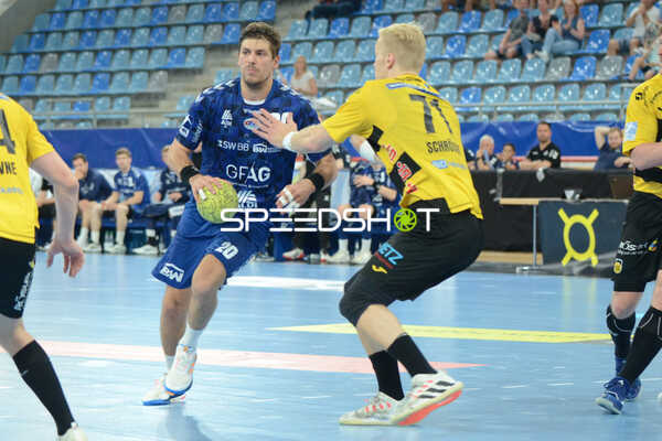 Handall I Herren I Saison 2021-2022 I 2. HBL I 30.Spieltag I SG BBM Bietigheim - HSG 2000 Coburg I 18.05.2022 Zweimapf zwischen Paco Barthe (#20, SGBBM Bietigheim) und Andreas Schröder (#71, HSG 2000 Coburg)
Ort: Bietigheim-Bissingen, Germany
Datum: 18.05.2022