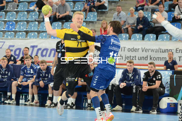 Handall I Herren I Saison 2021-2022 I 2. HBL I 30.Spieltag I SG BBM Bietigheim - HSG 2000 Coburg I 18.05.2022 Wurf von Andreas Schröder (#71, HSG 2000 Coburg) gegen Christian Schaefer (#11, SGBBM Bietigheim)
Ort: Bietigheim-Bissingen, Germany
Datum: 18.05.2022