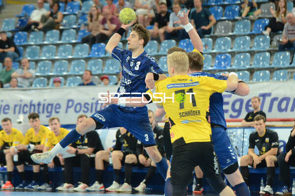 Handall I Herren I Saison 2021-2022 I 2. HBL I 30.Spieltag I SG BBM Bietigheim - HSG 2000 Coburg I 18.05.2022 Pass von Nikola Vlahovic (#3, SGBBM Bietigheim)
Ort: Bietigheim-Bissingen, Germany
Datum: 18.05.2022
