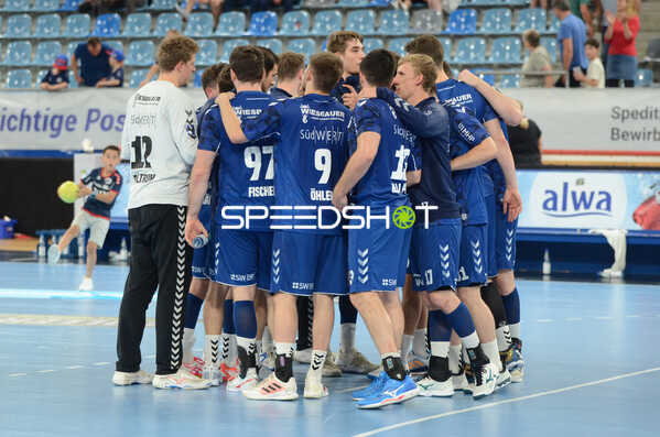Handall I Herren I Saison 2021-2022 I 2. HBL I 30.Spieltag I SG BBM Bietigheim - HSG 2000 Coburg I 18.05.2022 Die Mannschaft (SG BBM Bietigheim) steht nach dem Unentschieden im Kreis zusammen
Ort: Bietigheim-Bissingen, Germany
Datum: 18.05.2022