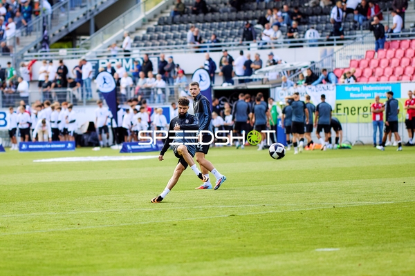 Spieler Filip Pandza (22; FSV Frankfurt) und Hassan Mourad (17; FSV Frankfurt) beim Aufwärmen