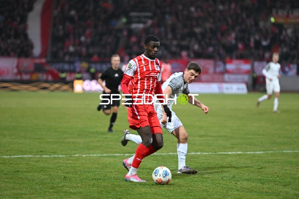 Ballkontrolle im Zweikampf