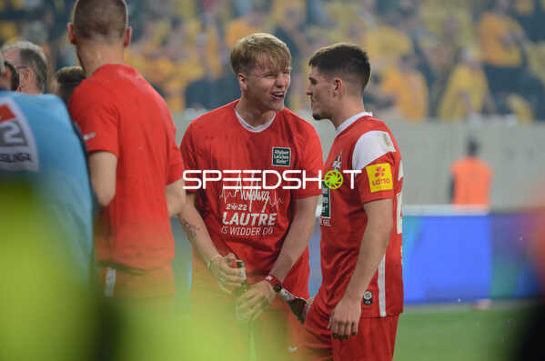 Fußball I Herren I Saison 2021-2022 I 2.Bundesliga Relegation I Rückspiel I SG Dynamo Dresden - 1. FC Kaiserslautern I 24.05.2022 Jubel von Felix Götze (#24, 1. FC Kaiserslautern) nach dem Aufstieg
Ort: Dresden, Germany
Datum: 24.05.2022