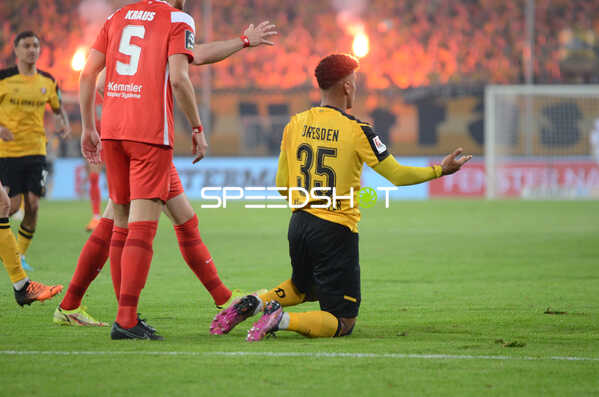 Fußball I Herren I Saison 2021-2022 I 2.Bundesliga Relegation I Rückspiel I SG Dynamo Dresden - 1. FC Kaiserslautern I 24.05.2022 Ransford-Yeboah Königsdörffer (#35, SG Dynamo Dresden) reglamiert
Ort: Dresden, Germany
Datum: 24.05.2022