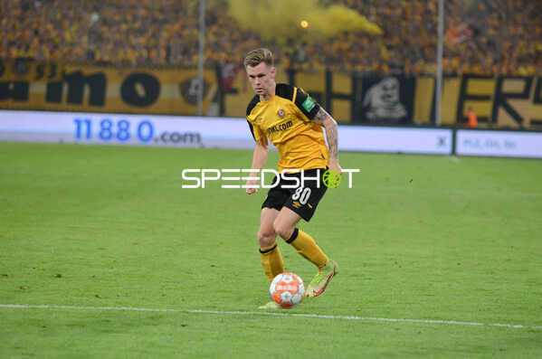 Fußball I Herren I Saison 2021-2022 I 2.Bundesliga Relegation I Rückspiel I SG Dynamo Dresden - 1. FC Kaiserslautern I 24.05.2022 Patrick Weihrauch (#10, SG Dynamo Dresden) am Ball
Ort: Dresden, Germany
Datum: 24.05.2022
