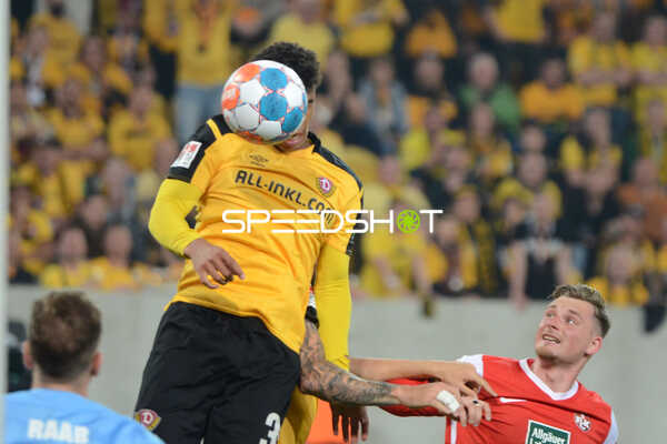 Fußball I Herren I Saison 2021-2022 I 2.Bundesliga Relegation I Rückspiel I SG Dynamo Dresden - 1. FC Kaiserslautern I 24.05.2022 Kopfballchance von Ransford-Yeboah Königsdörffer (#35, SG Dynamo Dresden)
Ort: Dresden, Germany
Datum: 24.05.2022