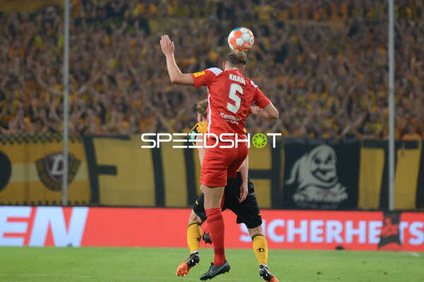 Fußball I Herren I Saison 2021-2022 I 2.Bundesliga Relegation I Rückspiel I SG Dynamo Dresden - 1. FC Kaiserslautern I 24.05.2022 Kopfball von Kevin Kraus (#5, 1. FC Kaiserslautern)
Ort: Dresden, Germany
Datum: 24.05.2022