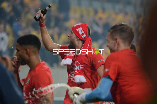 Fußball I Herren I Saison 2021-2022 I 2.Bundesliga Relegation I Rückspiel I SG Dynamo Dresden - 1. FC Kaiserslautern I 24.05.2022 Jubel von Kevin Kraus (#5, 1. FC Kaiserslautern) nach dem Aufstieg
Ort: Dresden, Germany
Datum: 24.05.2022