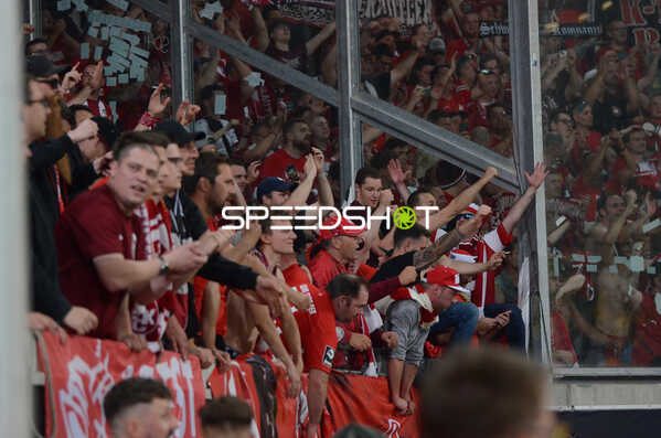 Fußball I Herren I Saison 2021-2022 I 2.Bundesliga Relegation I Rückspiel I SG Dynamo Dresden - 1. FC Kaiserslautern I 24.05.2022 Jubelnde Fans des 1. FC Kaiserslautern
Ort: Dresden, Germany
Datum: 24.05.2022