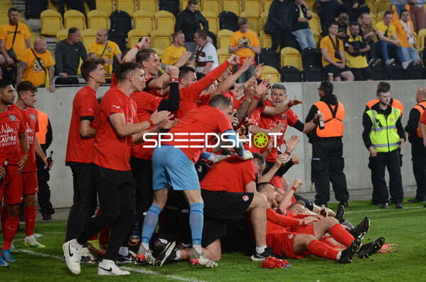 Fußball I Herren I Saison 2021-2022 I 2.Bundesliga Relegation I Rückspiel I SG Dynamo Dresden - 1. FC Kaiserslautern I 24.05.2022 Die Mannschaft (1. FC Kaiserslautern) stellt sich zum Siegesfoto zusammen
Ort: Dresden, Germany
Datum: 24.05.2022