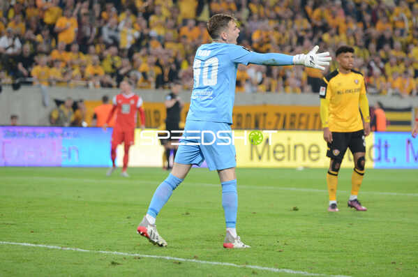 Fußball I Herren I Saison 2021-2022 I 2.Bundesliga Relegation I Rückspiel I SG Dynamo Dresden - 1. FC Kaiserslautern I 24.05.2022 Matheo Raab (#40, 1. FC Kaiserslautern) gibt Anweisungen
Ort: Dresden, Germany
Datum: 24.05.2022