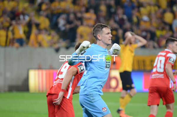 Fußball I Herren I Saison 2021-2022 I 2.Bundesliga Relegation I Rückspiel I SG Dynamo Dresden - 1. FC Kaiserslautern I 24.05.2022 Jubel von Matheo Raab (#40, 1. FC Kaiserslautern)
Ort: Dresden, Germany
Datum: 24.05.2022
