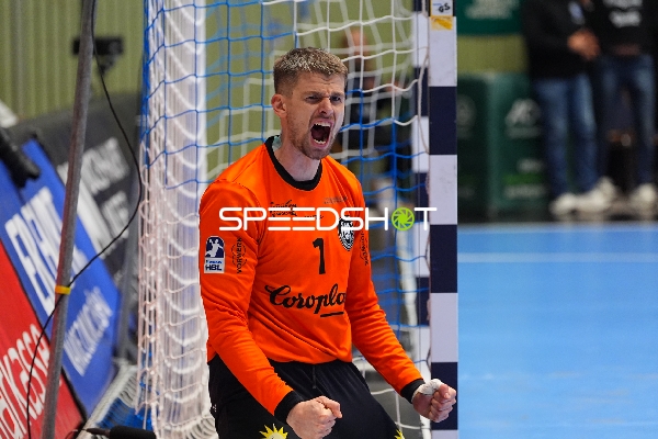 Christopher Rudeck (1; Bergischer HC) jubelt