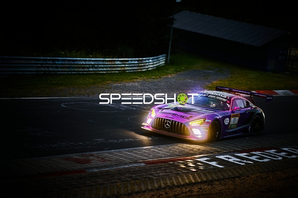 Rennfahrzeug auf der Rennstrecke