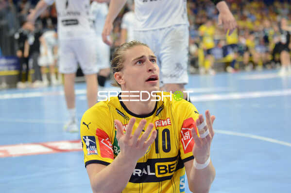 Handball I Herren I Saison 2021-2022 I Liqui Moly Handballbundesliga I 33.Spieltag I Rhein-Neckar Löwen - THW Kiel I 08.06.2022 Verzweifelter Blick zum Schiedsrichter von Juri Knorr (#10, Rhein-Neckar Löwen)
Ort: Mannheim, Germany
Datum: 08.06.2022 - Juri Knorr