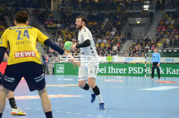 Handball I Herren I Saison 2021-2022 I Liqui Moly Handballbundesliga I 33.Spieltag I Rhein-Neckar Löwen - THW Kiel I 08.06.2022 Domagoj Duvnjak (#4, THW Kiel) am Ball, v.li. Patrick Groetzki (#24, Rhein-Neckar Löwen)
Ort: Mannheim, Germany
Datum: 08.06.2022 - Jannik Kohlbacher