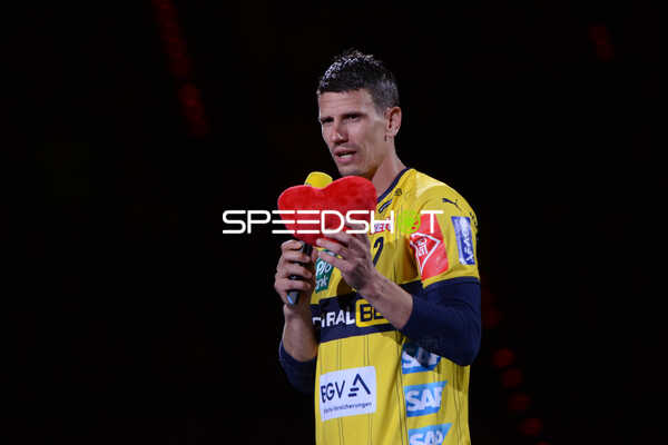 Handball I Herren I Saison 2021-2022 I Liqui Moly Handballbundesliga I 33.Spieltag I Rhein-Neckar Löwen - THW Kiel I 08.06.2022 Andy Schmid (#2, Rhein-Neckar Löwen) bei seiner Rede
Ort: Mannheim, Germany
Datum: 08.06.2022