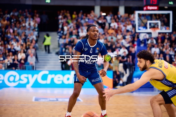 Dynamisches Dribbling im Bundesliga-Spiel