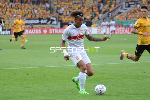 Fußball I Herren I Saison 2022-2023 I DFB-Pokal I 1. Runde I SG Dynamo Dresden - VfB Stuttgart I 29.07.2022 Juan Jose Perea (#11, VfB Stuttgart) am Ball
Ort: Dresden, Germany
Datum: 29.07.2022