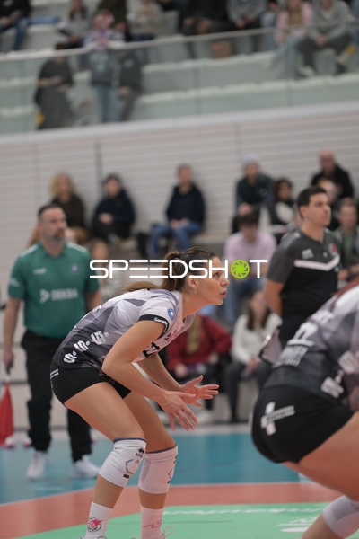 Kinga Szücs (10; Schwarz-Weiß Erfurt) in Aktion