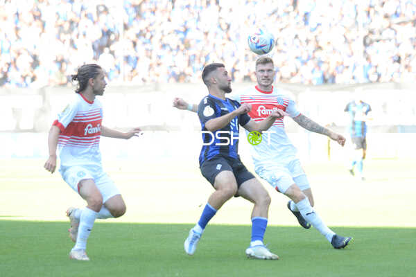 Fußball I Herren I Saison 2022-2023 I DFB-Pokal I 1. Runde I SV Waldhof Mannheim - Holstein Kiel I 31.07.2022 Berkan Taz (#33, SV Waldhof Mannheim) gegen Aleander Mühling (#8, SV Waldhof Mannheim)
Ort: Mannheim, Germany
Datum: 31.07.2022