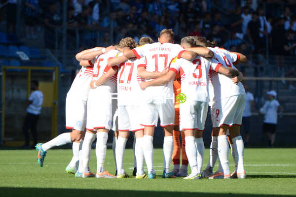 Fußball I Herren I Saison 2022-2023 I DFB-Pokal I 1. Runde I SV Waldhof Mannheim - Holstein Kiel I 31.07.2022 Mannschaftskreis von Holstein Kiel
Ort: Mannheim, Germany
Datum: 31.07.2022