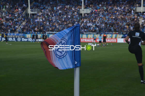 Fußball I Herren I Saison 2022-2023 I DFB-Pokal I 1. Runde I SV Waldhof Mannheim - Holstein Kiel I 31.07.2022 Sondereckfahne zum Thema Umweltschutz
Ort: Mannheim, Germany
Datum: 31.07.2022
