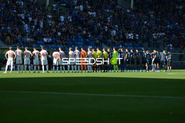 Fußball I Herren I Saison 2022-2023 I DFB-Pokal I 1. Runde I SV Waldhof Mannheim - Holstein Kiel I 31.07.2022 Beide Mannschaften beim einlaufen ins Stadion
Ort: Mannheim, Germany
Datum: 31.07.2022